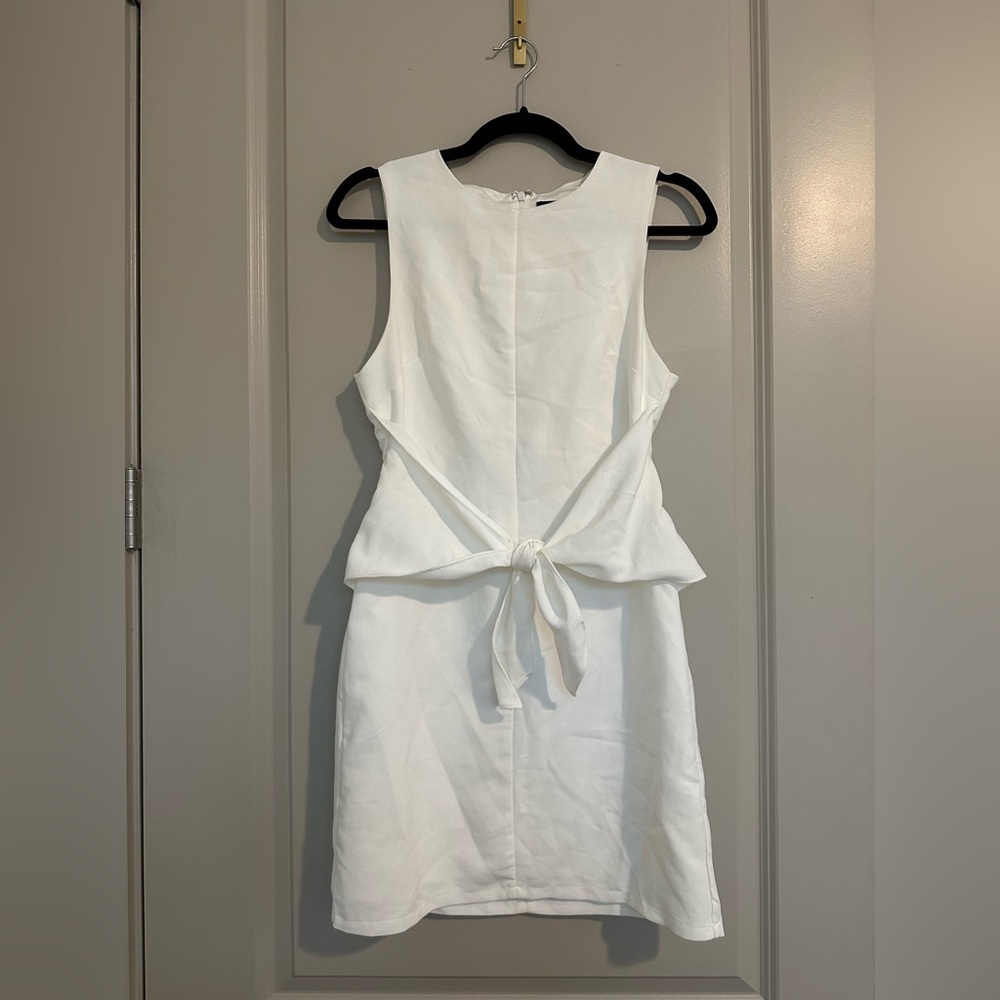 Chic white front tie fitted dress